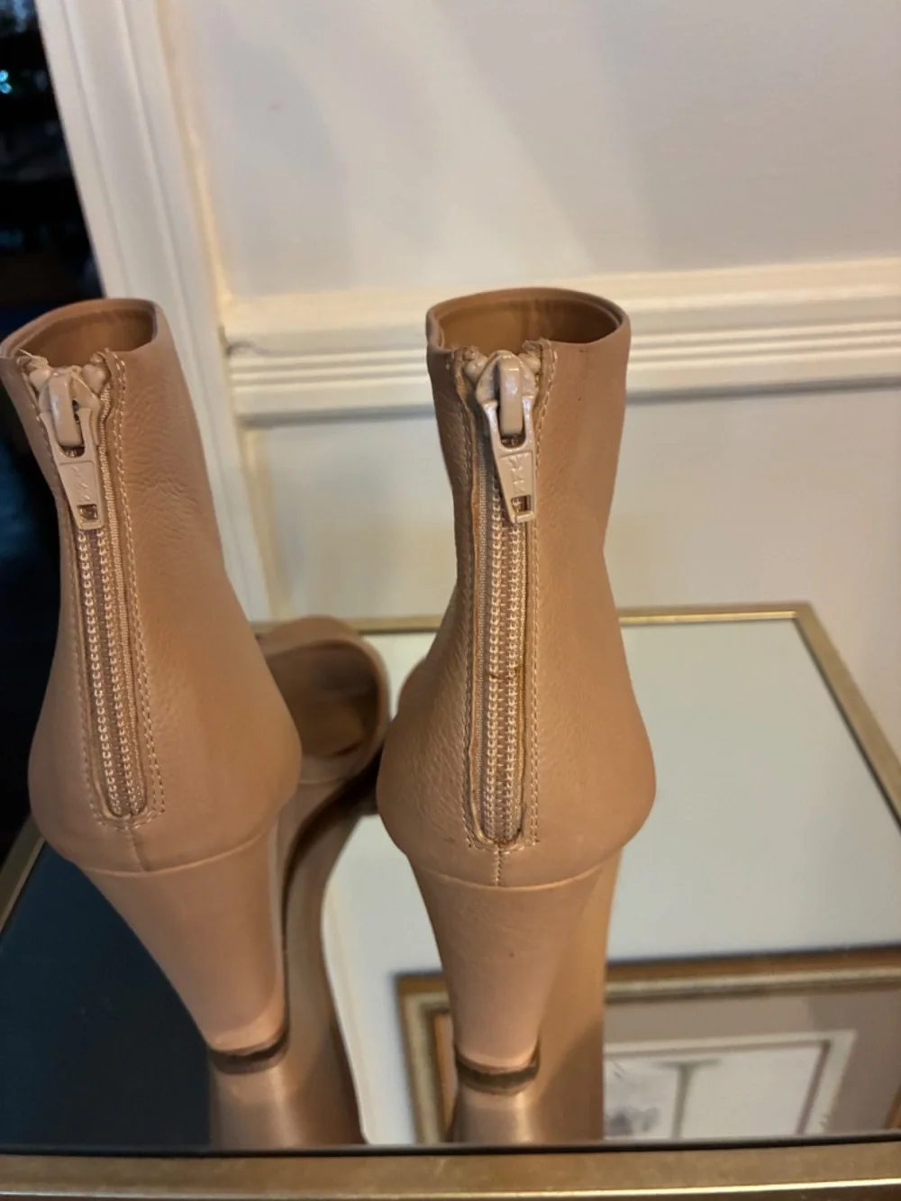 Vince Vero Cucio 4 Inch Wedge zip back 7M